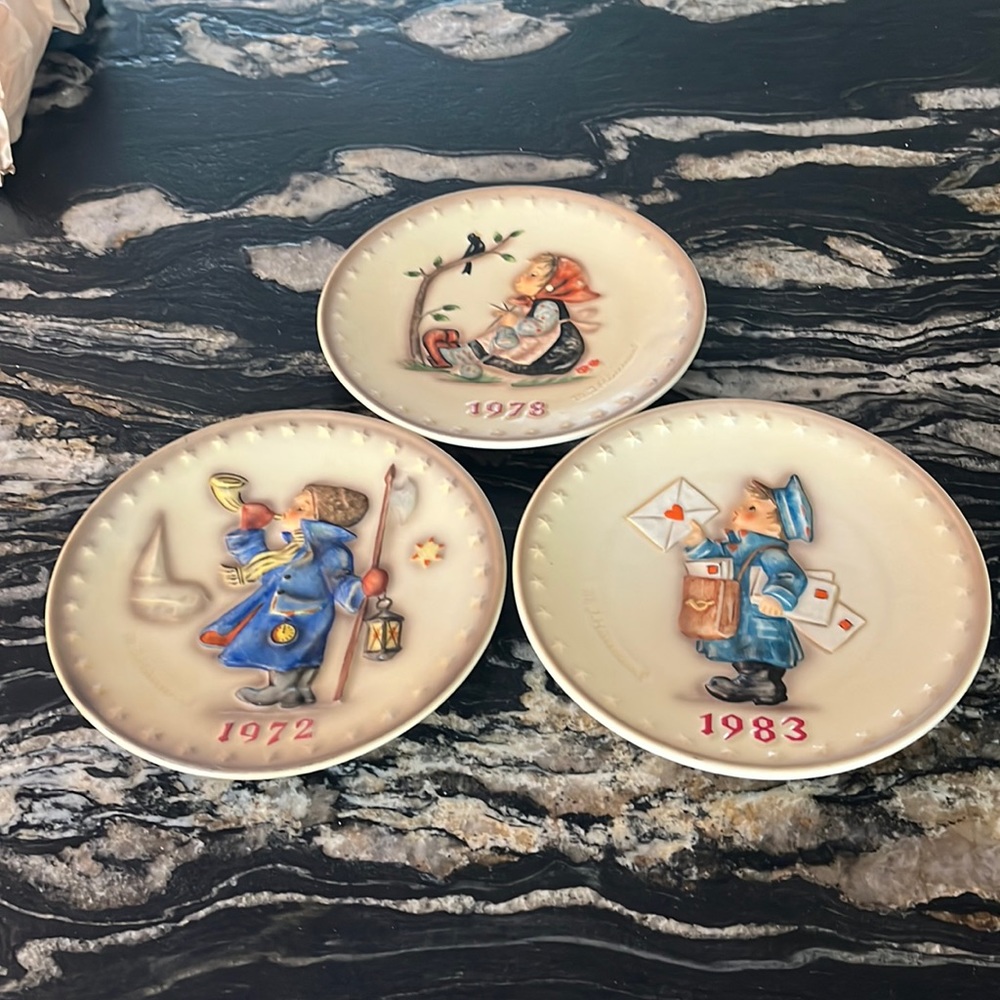 3 plates M.J.Hummel 1978,1983,1972